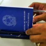 Pesquisa revela que brasileiro prefere emprego com carteira assinada