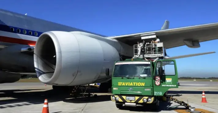 Alta de quase 55% no combustível de aviação ameaça oferta de voos no Brasil