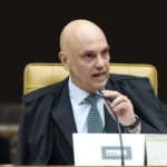 Moraes pede comprovação de acompanhante de Bolsonaro