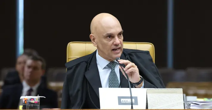 Moraes pede comprovação de acompanhante de Bolsonaro