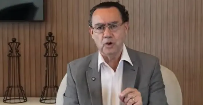 Augusto Cury escala ex-marqueteiro de Flávio Bolsonaro