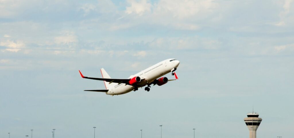Falha no controle aéreo suspende pousos e decolagens em São Paulo