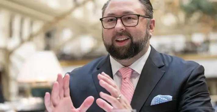 Conselheiro de Trump questiona inquérito contra Flávio