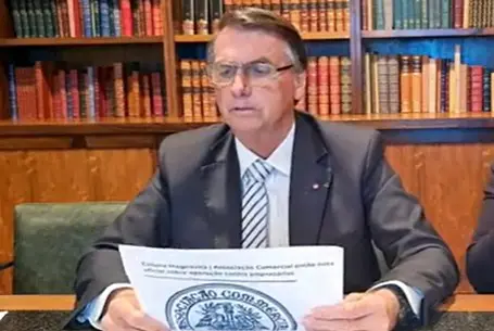 Bolsonaro pede a Moraes autorização para cirurgia no ombro