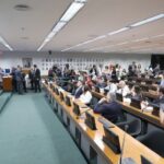 Fim da escala 6×1 avança na Câmara com votação na CCJ