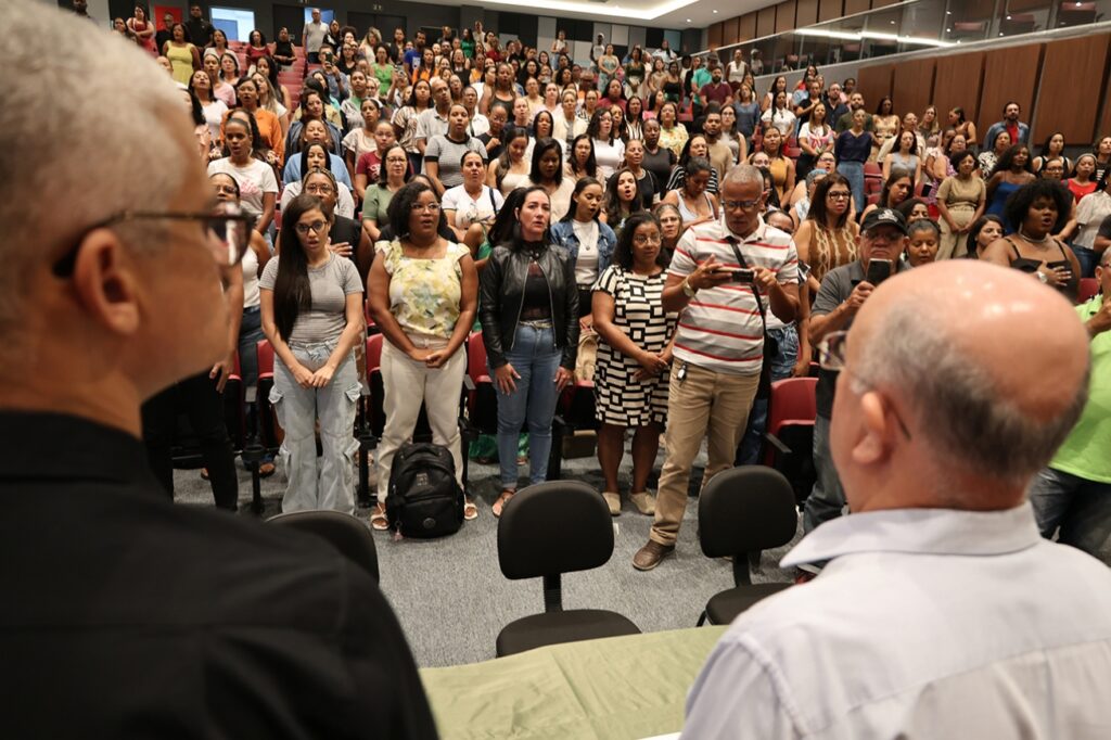 Feira ganha reforço de mais 261 professores do REDA na rede municipal