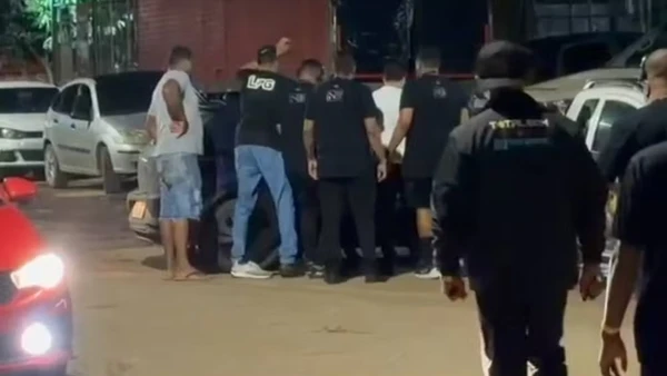 Integrante de banda de arrocha sofre descarga elétrica em show na Bahia