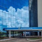 Liderando o Nordeste, Bahia enfrenta terceira maior fila do INSS no Brasil