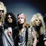 Integrante do Guns N’ Roses é visto no Farol da Barra poucas horas antes do show em Salvador