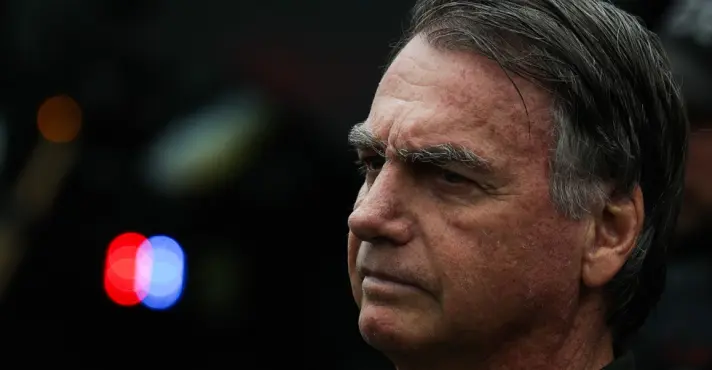 Cirurgia de Bolsonaro deve durar 5 horas, informa Michelle