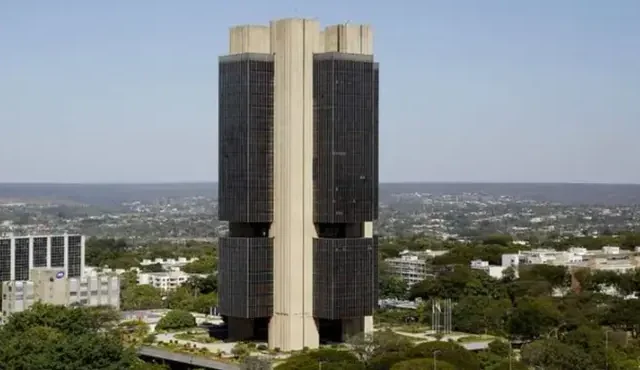 Mercado projeta alta da inflação em 2026 e queda do PIB em 2027