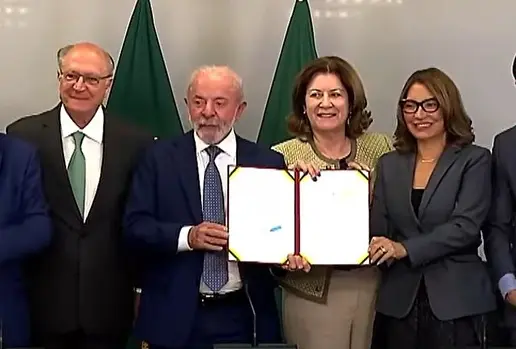 Lula zera ‘taxa das blusinhas’