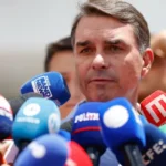 Bolsonaro orienta Flávio a seguir com pré-campanha à Presidência