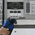Lula assina decreto com subsídio de R$ 0,44 por litro da gasolina