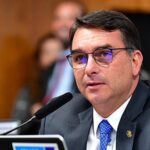 Flávio Bolsonaro é convidado por Trump para reunião nos EUA
