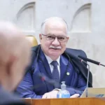 Fachin autoriza AGU a defender Moraes em processos nos EUA
