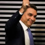 TSE barra pesquisa eleitoral que ligava Flávio a Vorcaro
