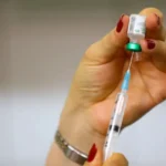 Vacina suspensa pelo SUS foi aplicada em 500 mil pessoas