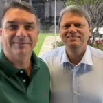 Perfis anônimos gastam mais de R$ 1 milhão em anúncios contra Flávio e Tarcísio