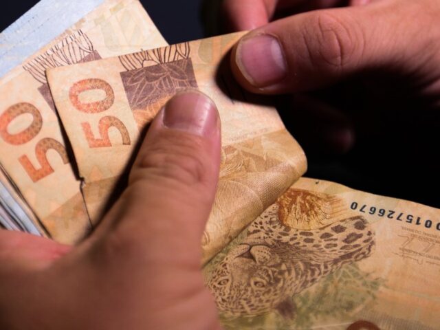 Inflação no Brasil deve ficar acima da meta em 2026, prevê mercado