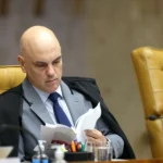 Moraes dá 24h para Bolsonaro explicar arma apreendida