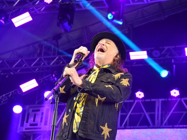 Alceu Valença reúne multidão em Maria Quitéria