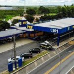 Motorista foge durante fiscalização da PRF e deixa ônibus com passageiros em Feira de Santana