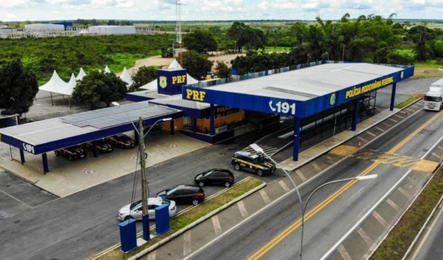 Motorista foge durante fiscalização da PRF e deixa ônibus com passageiros em Feira de Santana