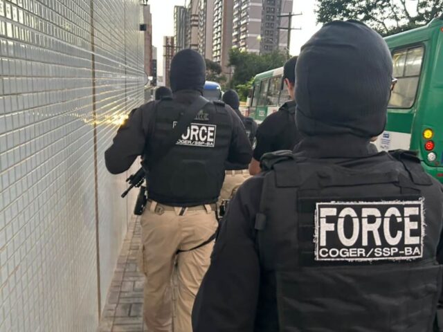 Operação mira seis policiais militares investigados por mortes de jovem e adolescente em Salvador