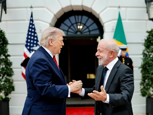 Trump prorrogará tarifa de 50% contra o Brasil por um ano
