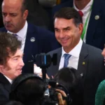 Milei diz que virá ao Brasil para lançamento da candidatura de Flávio Bolsonaro