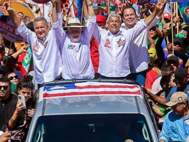 Jerônimo, Rui e Wagner reúnem apoiadores em caminhada em Feira de Santana