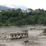 Nepal diz que enchente repentina foi causada por terremoto