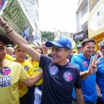 Com ACM Neto, caminhada do 44 arrasta multidão pelas ruas de Vitória da Conquista