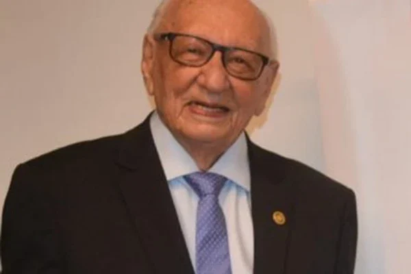 Primeiro reitor da Universidade Estadual de Feira de Santana é indicado ao Nobel da Paz