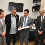 Feira de Santana propõe Bolsa Permanência de R$ 200 para estudantes da EJA
