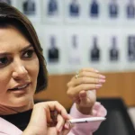 Michelle Bolsonaro critica decisão que impede uso de fotos com Jair Bolsonaro em campanha