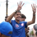 ACM Neto reúne apoiadores e lideranças do extremo sul em carreata em Teixeira de Freitas