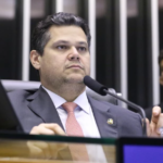 Mensagens mostram relação entre Alcolumbre e Vorcaro
