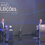Lula e Flávio Bolsonaro trocam acusações em primeiro debate do segundo turno na Band