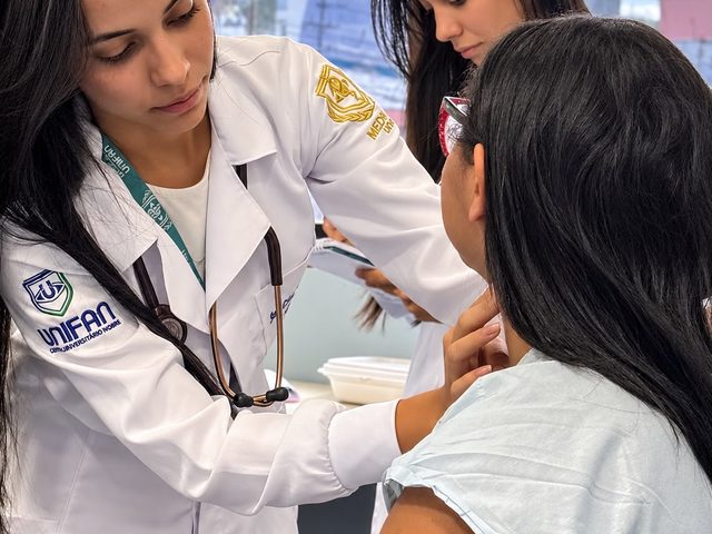 Antes do consultório: por que a formação médica precisa aproximar futuros médicos da realidade dos pacientes?