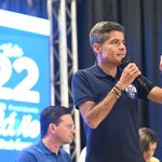 Em Vitória da Conquista, ACM Neto diz que Flávio vai ajudar a tirar do papel promessas feitas há 20 anos pelo PT na Bahia