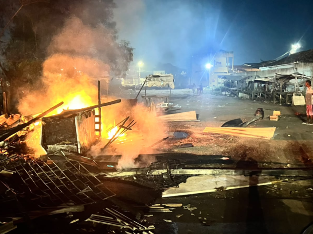 Princípio de incêndio na feira-livre da Estação Nova é controlado rapidamente