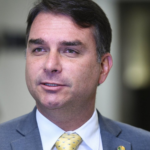 Falha técnica deixa propaganda de Flávio Bolsonaro sem áudio na TV, explica TSE
