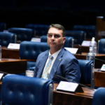 Flávio se declara como “líder do Brasil” e agradece a Trump e Milei